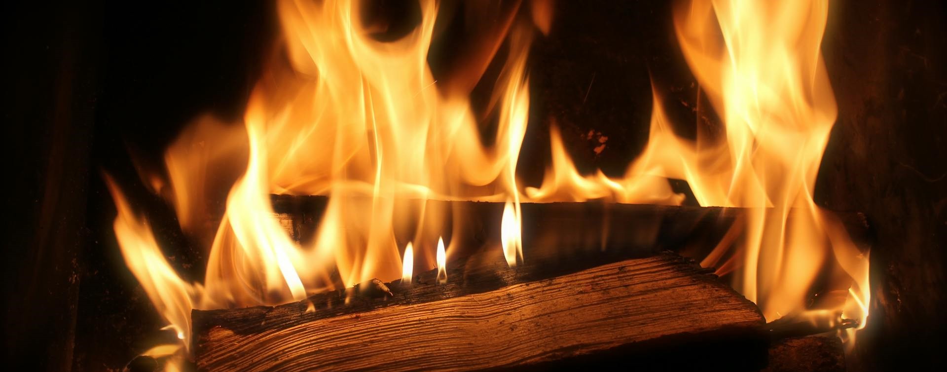 Mastering the Art of Building the Perfect Fire with Kiln-Dried Firewood and Kindling